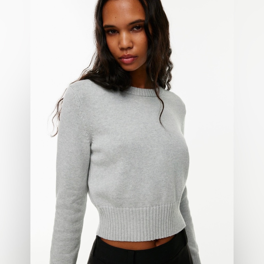 Abercrombie & Fitch Light Gray Crewneck Sweater